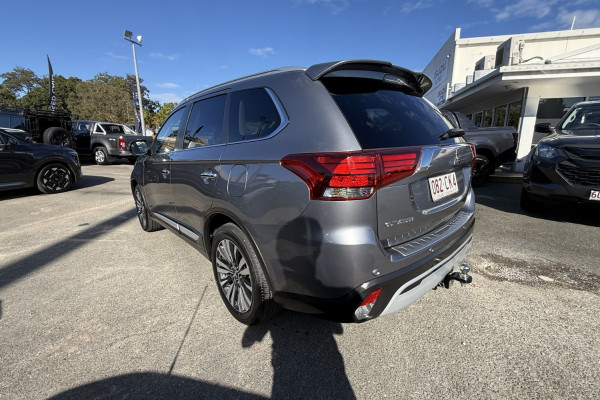 2021 Mitsubishi Outlander ZL Exceed SUV Image 8