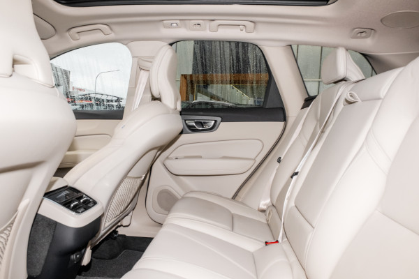 2022 Volvo XC60 UZ B5 Inscription SUV Image 9