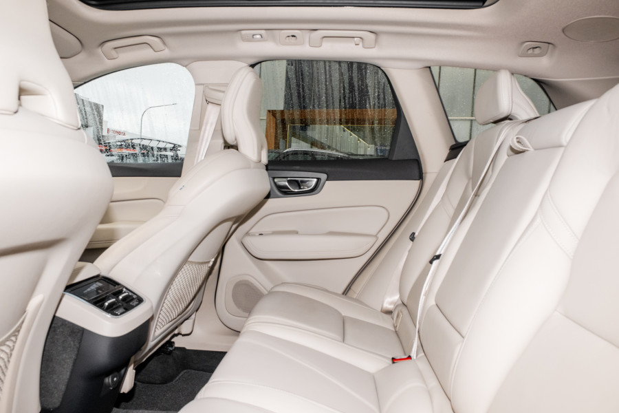 2022 Volvo XC60 UZ B5 Inscription SUV Image 9