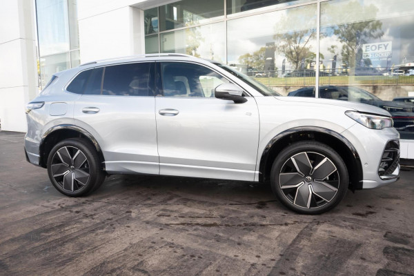 2025 MY26 Volkswagen Tiguan CT 200TSI eHybrid R-Line SUV Image 3