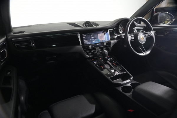 2022 Porsche Macan SUV Image 11