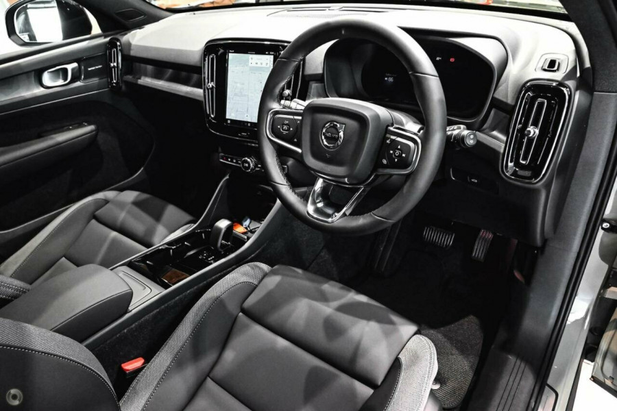 2024 MY25 Volvo EX40 No Series Ultra Single Motor Extended Range SUV Image 6