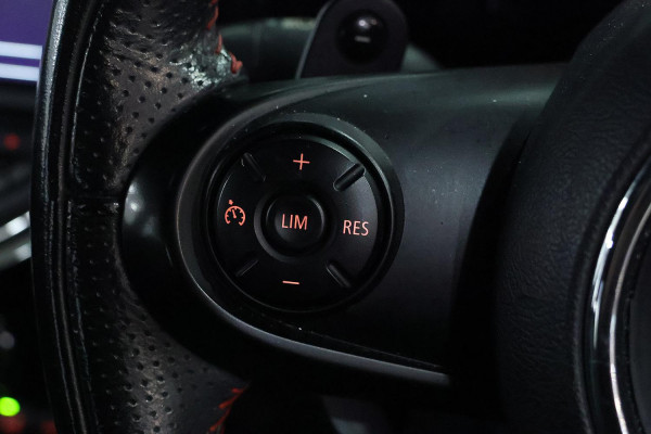 2015 MINI Cooper F55 Cooper S Hatch image 14