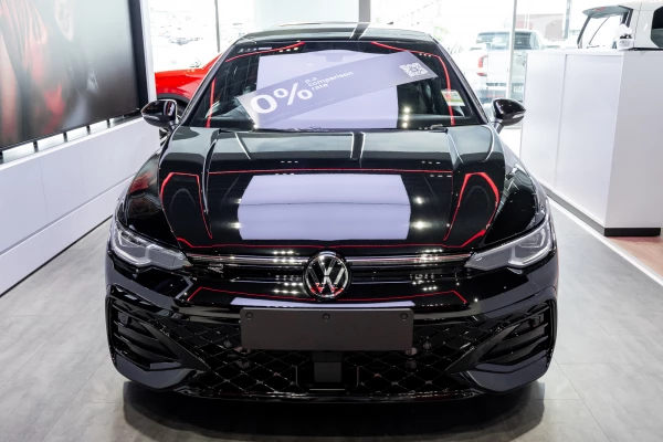2025 Volkswagen Golf 8.5 110TSI R-Line Hatch Image 3