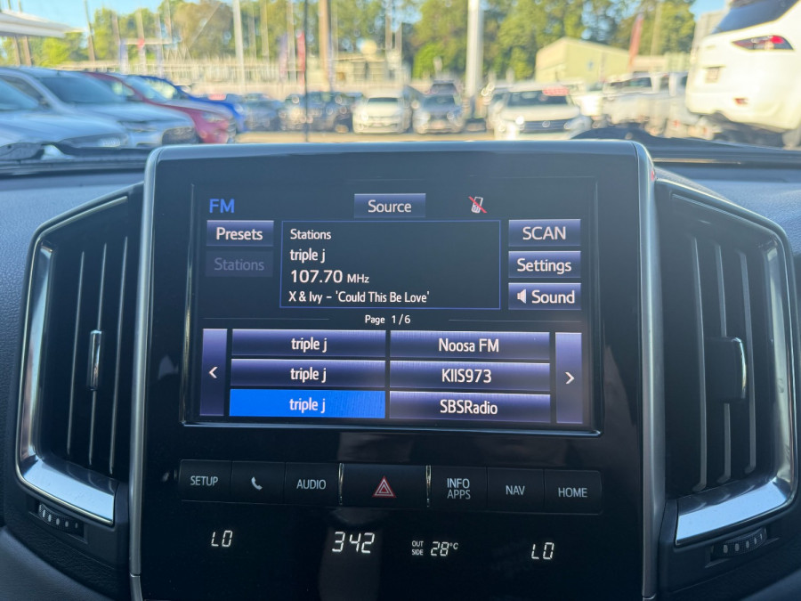 2019 Toyota LandCruiser VDJ200R Sahara SUV Image 20