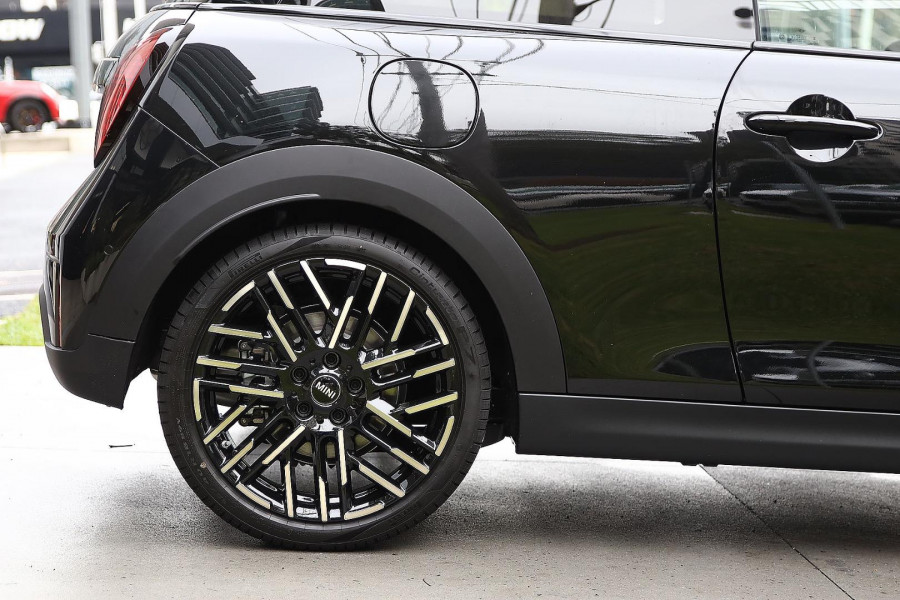 2026 MINI Cooper F66 C Favoured Hatch