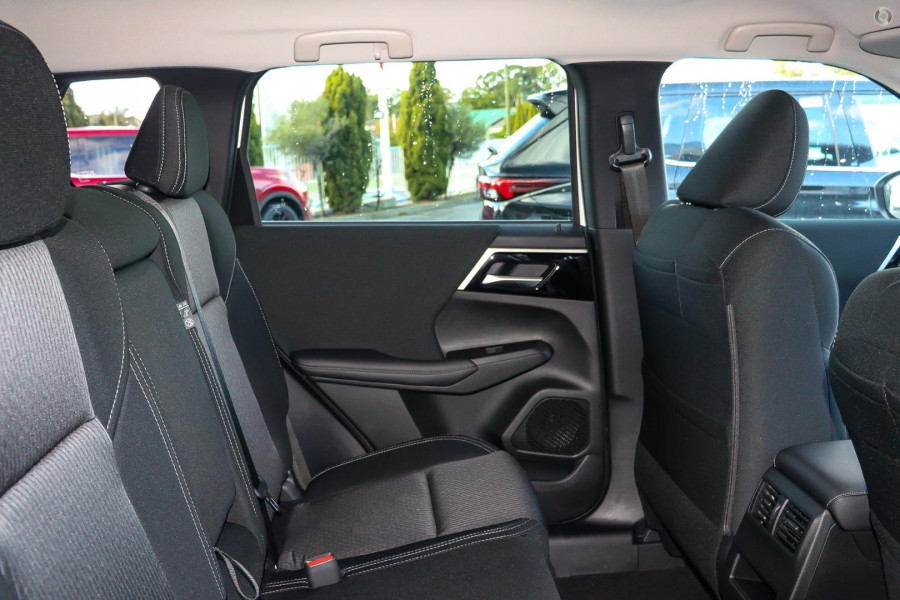 2024 Mitsubishi Outlander ZM LS SUV Image 9