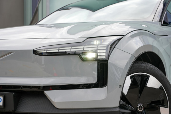 2024 MY25 Volvo EX30  Single Motor Extended Range Ultra SUV Image 7