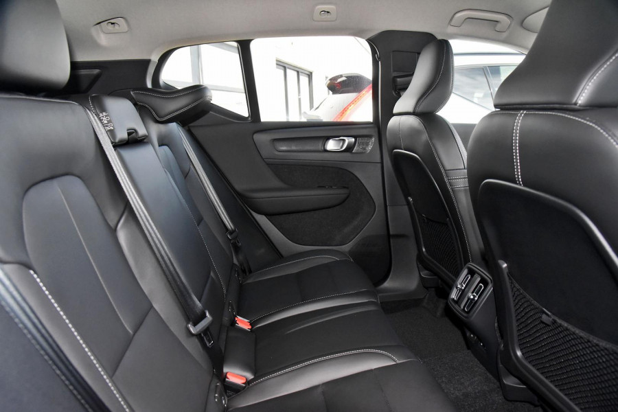 2024 MY25 Volvo XC40  Ultra B4 Dark SUV Image 9