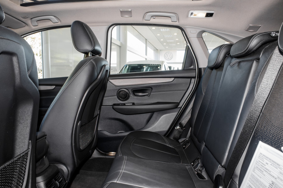 2015 BMW 2 Series 220i Sport Line Hatch