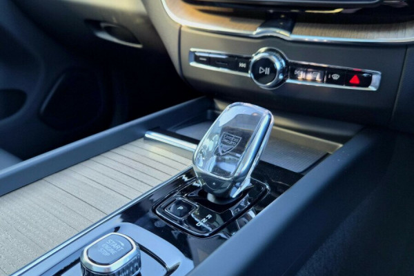 2026 Volvo XC60 UZ Ultra T8 Plug-in Hybrid Dark SUV Image 10
