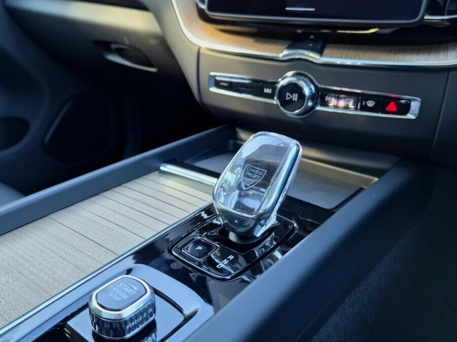 2026 Volvo XC60 UZ Ultra T8 Plug-in Hybrid Dark SUV Image 10