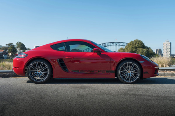 2024 Porsche 718 Cayman Coupe Image 9