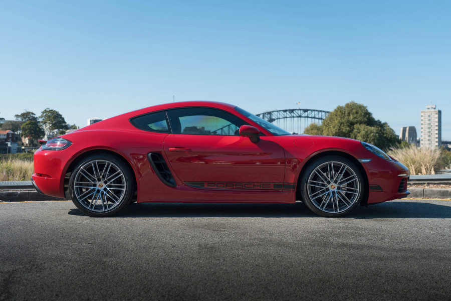 2024 Porsche 718 Cayman Coupe Image 9