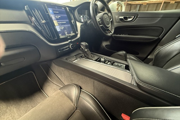 2017 MY18 Volvo XC60 UZ D5 R-Design SUV Image 17