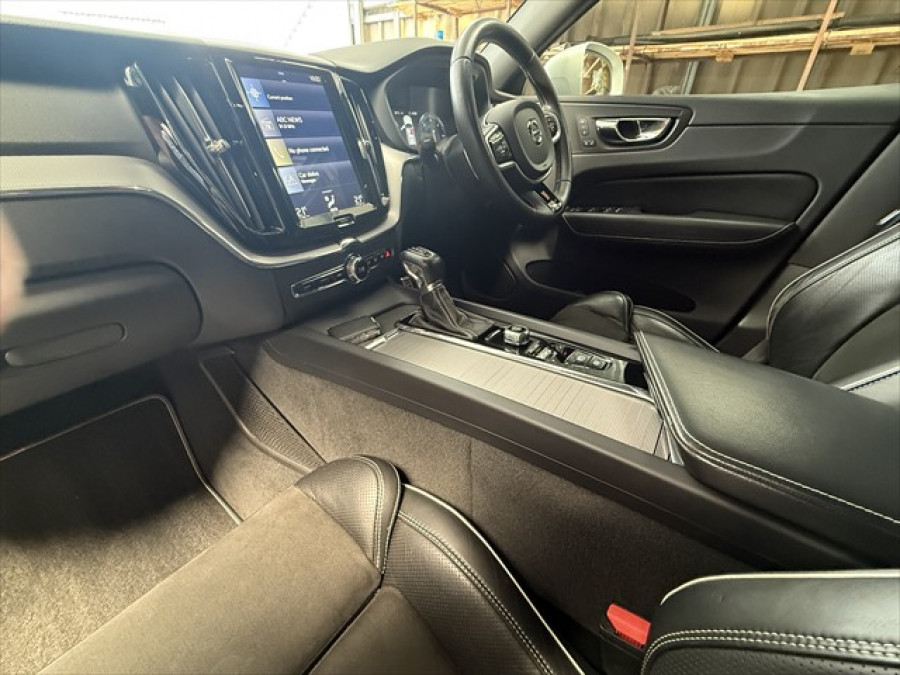 2017 MY18 Volvo XC60 UZ D5 R-Design SUV Image 17