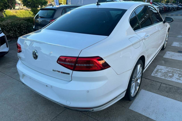 2017 MY18 Volkswagen Passat B8 206TSI R-Line Sedan