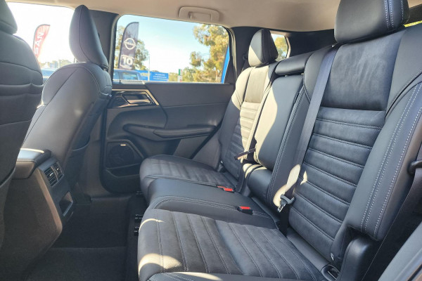 2025 Mitsubishi Outlander ZM LS SUV Image 14