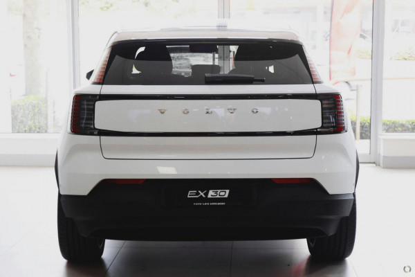2025 Volvo EX30  Twin Motor Performance Ultra SUV Image 3