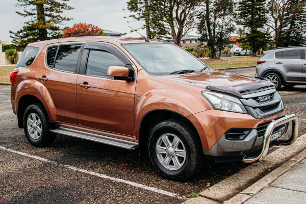 2016 Isuzu MU-X LS-M Wagon