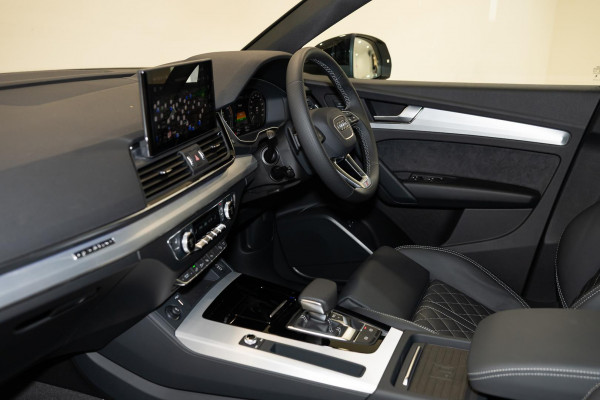 2025 Audi Q5 FY 55 TFSI e S Line SUV image 8