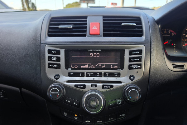 2004 Honda Accord Euro 7th Gen Luxury Sedan Image 12