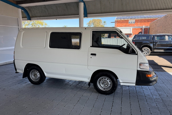2008 Mitsubishi Express Van