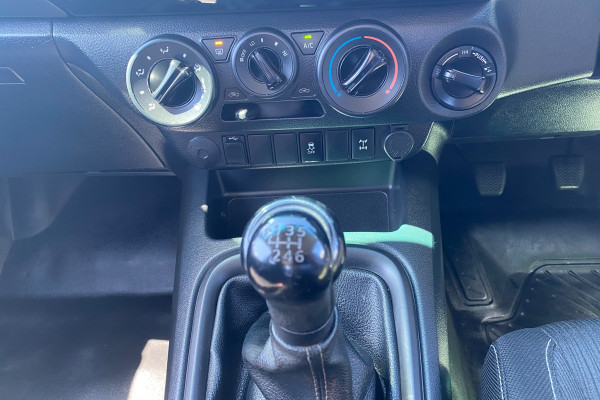 2019 Toyota HiLux  SR Dual Cab Cab Chassis Image 12
