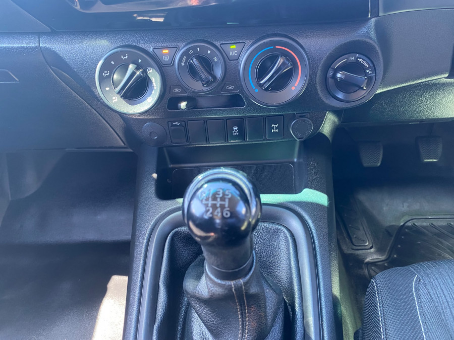 2019 Toyota HiLux  SR Dual Cab Cab Chassis Image 12