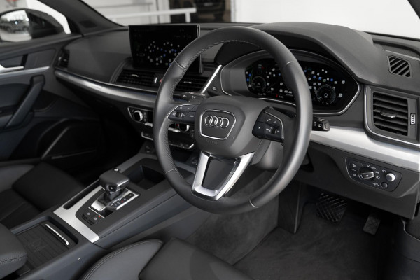 2025 Audi Q5 FY 55 TFSI e S Line SUV image 6