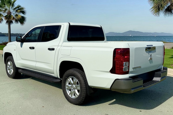 2026 Mitsubishi Triton MV GLX+ Ute Image 4