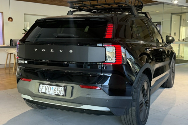 2026 Volvo EX30 Cross Country  Ultra Twin Motor Performance SUV Image 4