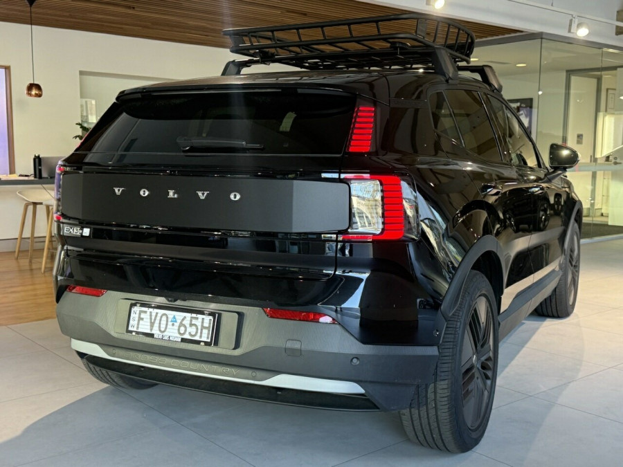 2026 Volvo EX30 Cross Country  Ultra Twin Motor Performance SUV Image 4
