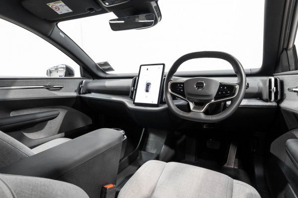 2026 Volvo EX30  Single Motor Extended Range Ultra SUV Image 12