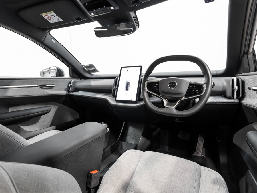 2026 Volvo EX30  Single Motor Extended Range Ultra SUV Image 12