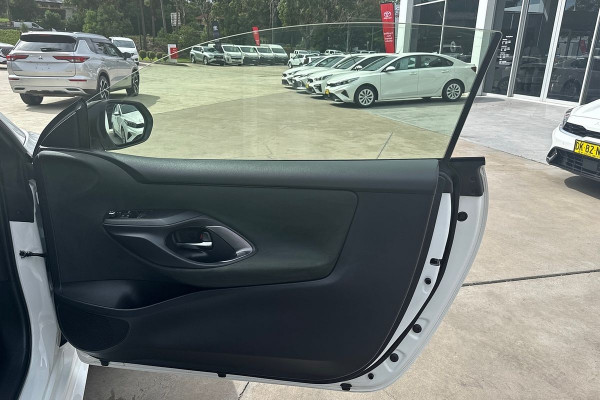 2021 Toyota Yaris GXPA16R GR Hatch Image 5