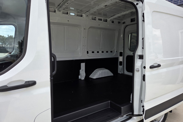 2026 MY24 LDV Deliver 9 Mid Roof MWB Van Image 15