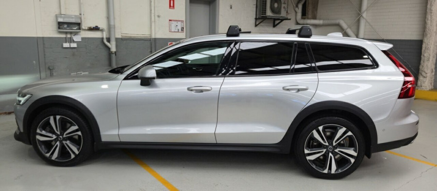 2021 MY22 Volvo V60 Cross Country Z Series B5 Wagon Image 7