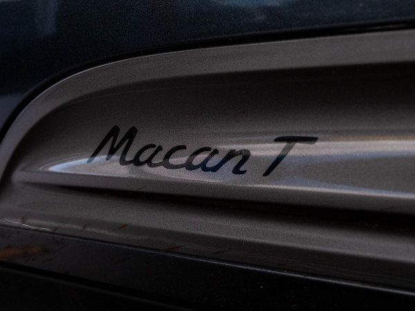 2023 Porsche Macan 95B T SUV image 15