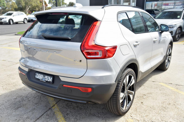 2023 MY24 Volvo XC40 XZ Ultimate B4 Dark SUV Image 3