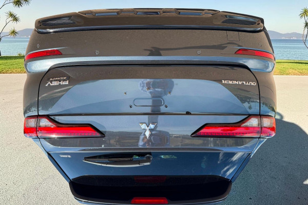 2025 MY24 Mitsubishi Outlander ZM PHEV GSR SUV Image 5