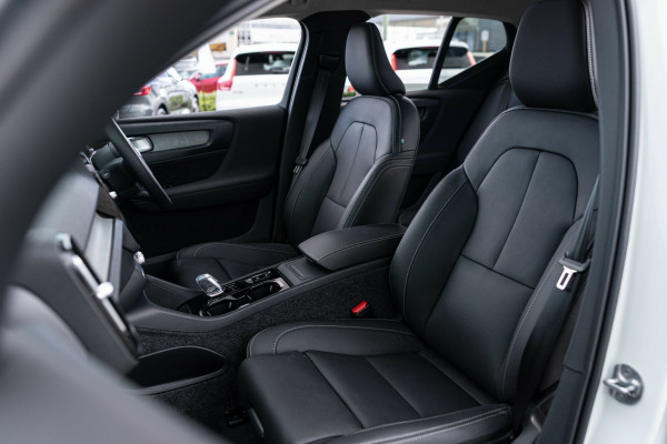 2025 MY26 Volvo XC40 XZ Ultra B4 Bright SUV Image 5