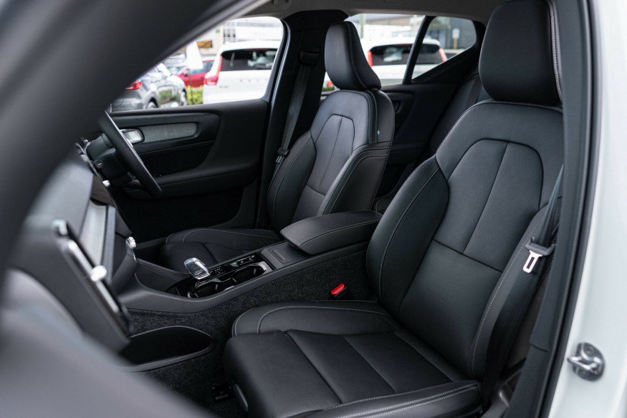 2025 MY26 Volvo XC40 XZ Ultra B4 Bright SUV Image 5