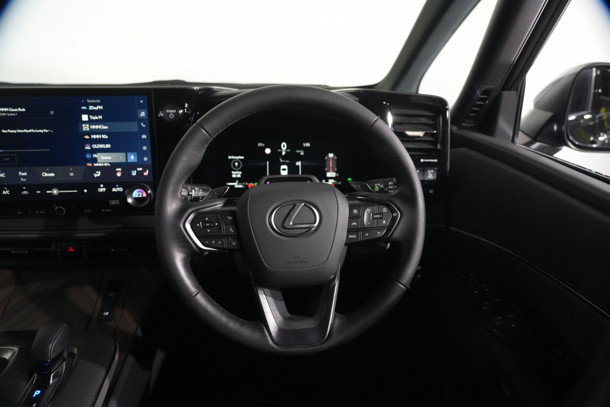 2025 Lexus LM 500h Ultra Luxury Black Trim SUV