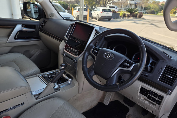 2019 Toyota LandCruiser VDJ200R VX SUV Image 16