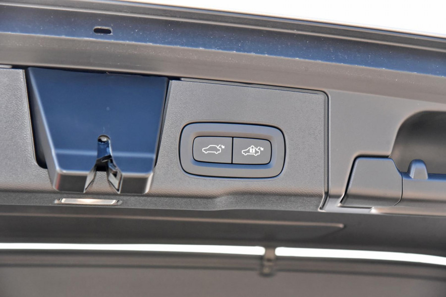 2023 MY24 Volvo XC60  Ultimate B5 Bright SUV Image 22