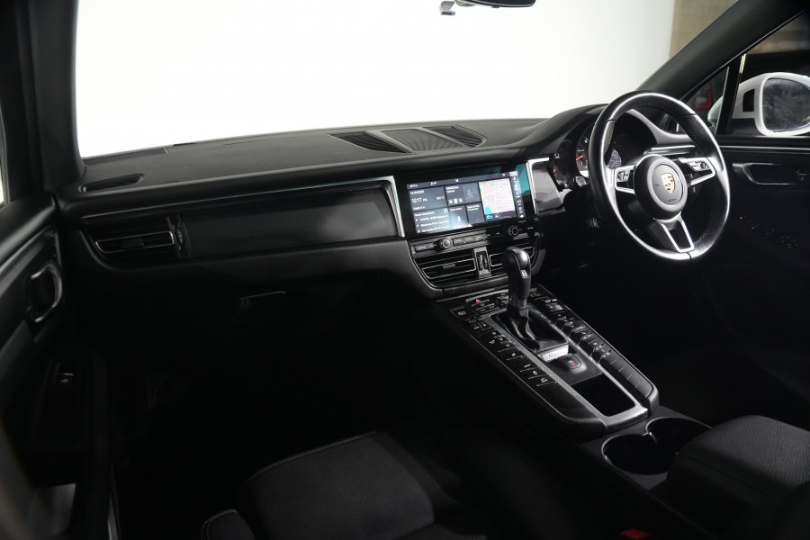 2021 Porsche Macan SUV Image 12