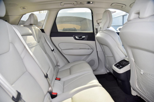 2020 MY21 Volvo XC60 UZ T5 Momentum SUV Image 11