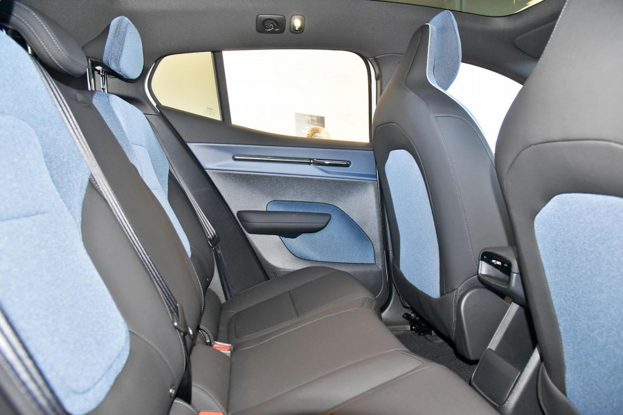 2025 Volvo EX30  Twin Motor Performance Ultra SUV Image 7