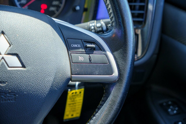2014 MY14.5 Mitsubishi Outlander ZJ ES Wagon Image 12